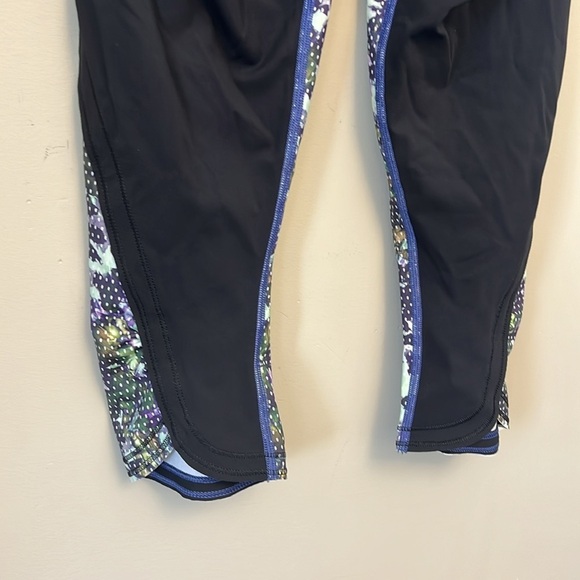 NWT Lululemon Run: Top Speed Crop Full-On Luxtreme
Floral Sport Blue Multi Black - Picture 7 of 12